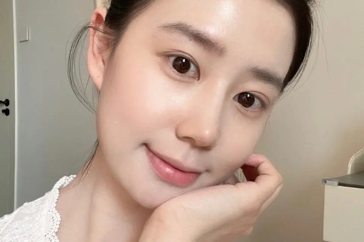 徐帆回应离婚仅10月冯小刚近况曝光和养女徐朵特殊关系引争议