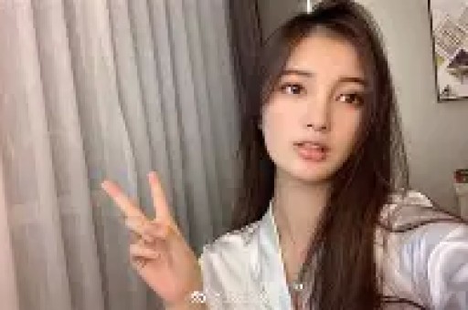 网红司晓迪直播骂白鹿素颜普通、媚男看不起人！评论区翻车连闺蜜都拆台蹭热度翻车最快的一次