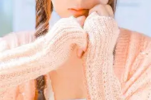 胡杏儿首度回应老公夜店偷食事件45岁穿蓝透人鱼裙大秀身材