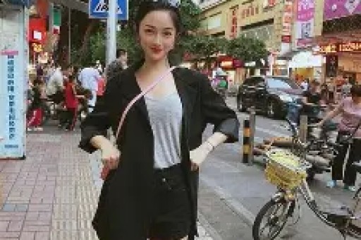 恋情曝光狗仔刘大锤拍到秦俊杰与著名谋女郎飞凡互动亲密
